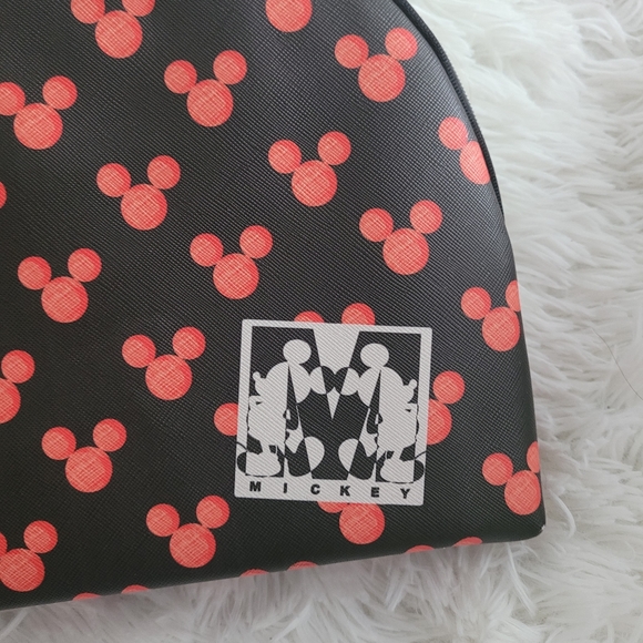 Danielle Nicole Disney Mickey Cosmetic Bag - Picture 2 of 4